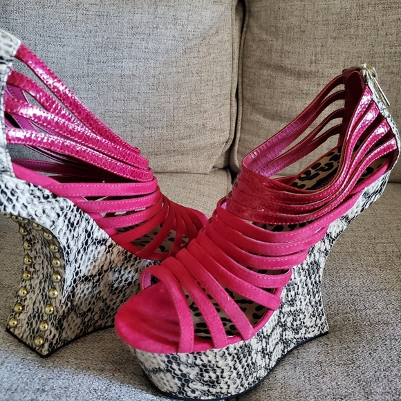 Red Shoes - Picture 2 of 7